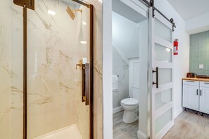 Apartment (0 Bedroom) | Interior - Explore the Hinton Historic District! Luxe Studio (Hinton)