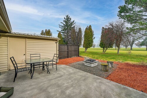 Near Mcnary Dam! Pet-friendly Condo on Golf Course