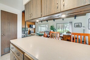 Interior - Near Mcnary Dam! Pet-friendly Condo on Golf Course (Umatilla)