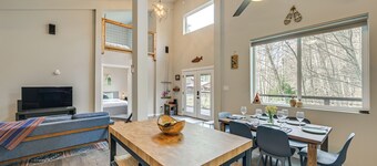 5 Mi to Mt Rainier Nat'l Park: Gem w/ Lake Access