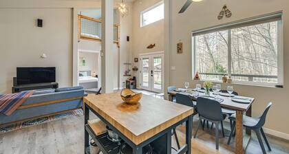 5 Mi to Mt Rainier Nat'l Park: Gem w/ Lake Access