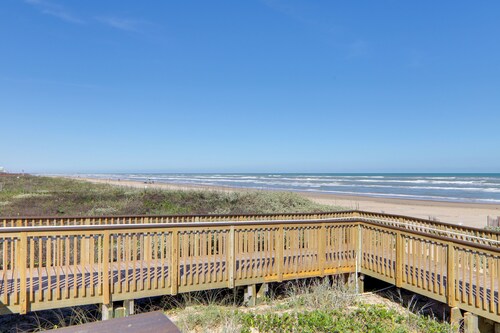 Steps to Pool & Beach! South Padre Island Getaway