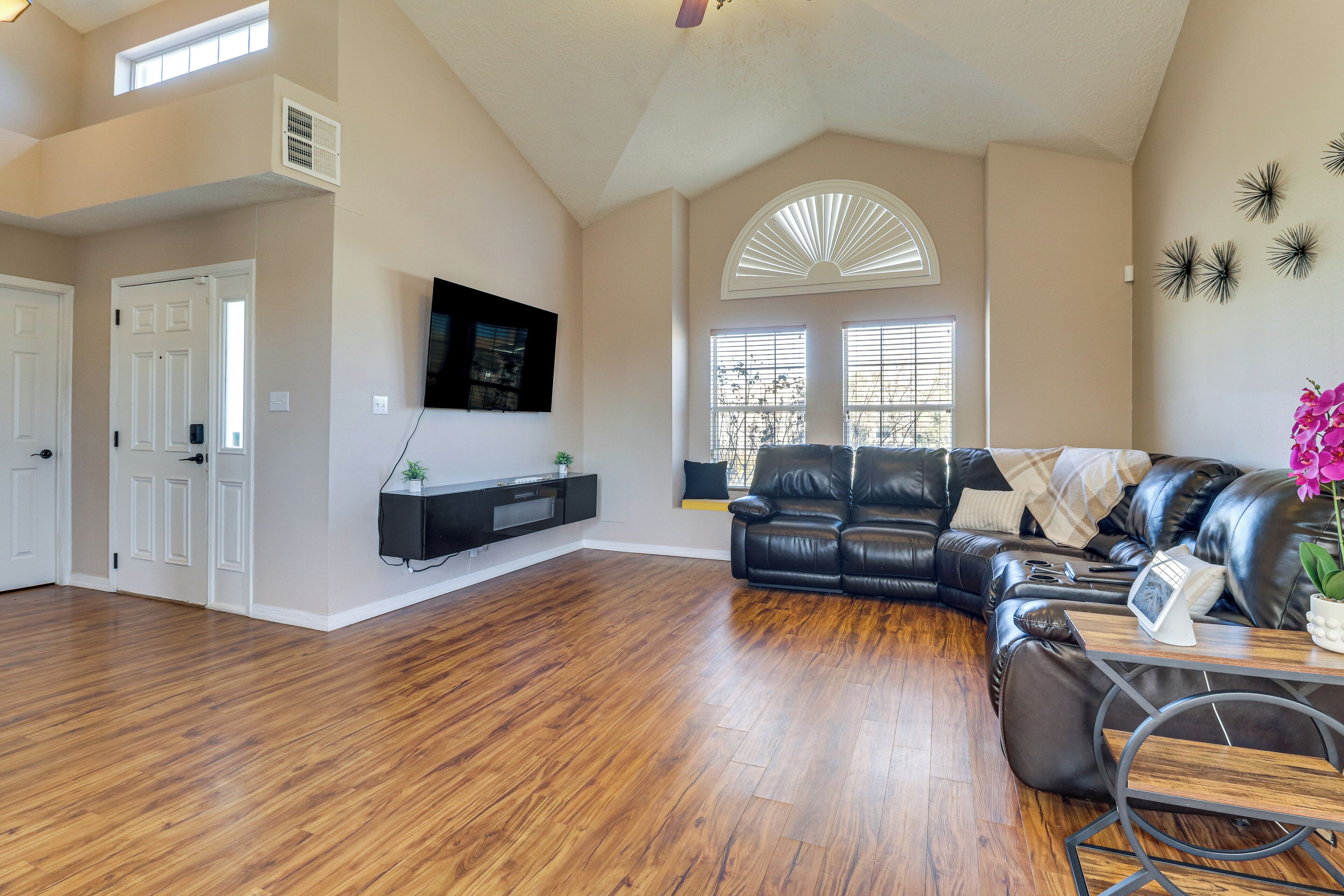 House (3 Bedrooms) | Front of property