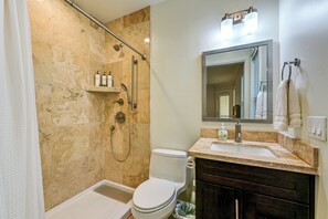 Interior - Stroll to Shore: Oceanside Condo w/ Hot Tub Access (Oceanside)