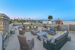 Interior - Stroll to Shore: Oceanside Condo w/ Hot Tub Access (Oceanside)