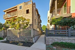 Interior - Stroll to Shore: Oceanside Condo w/ Hot Tub Access (Oceanside)