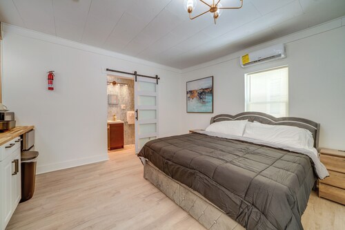 Historic Hinton Gem: Walkable Luxury Near Dtwn!