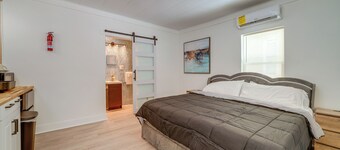 Historic Hinton Gem: Walkable Luxury Near Dtwn!