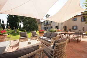 Outdoor dining - Castle of Cabbiavoli - A Unique Refuge in the Heart of Tuscany (Castelfiorentino)