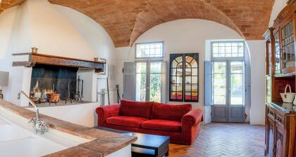 Fico – Rustic Tuscan Apartment on the Ground Floor with Patio and Pool, 2 Bedrooms