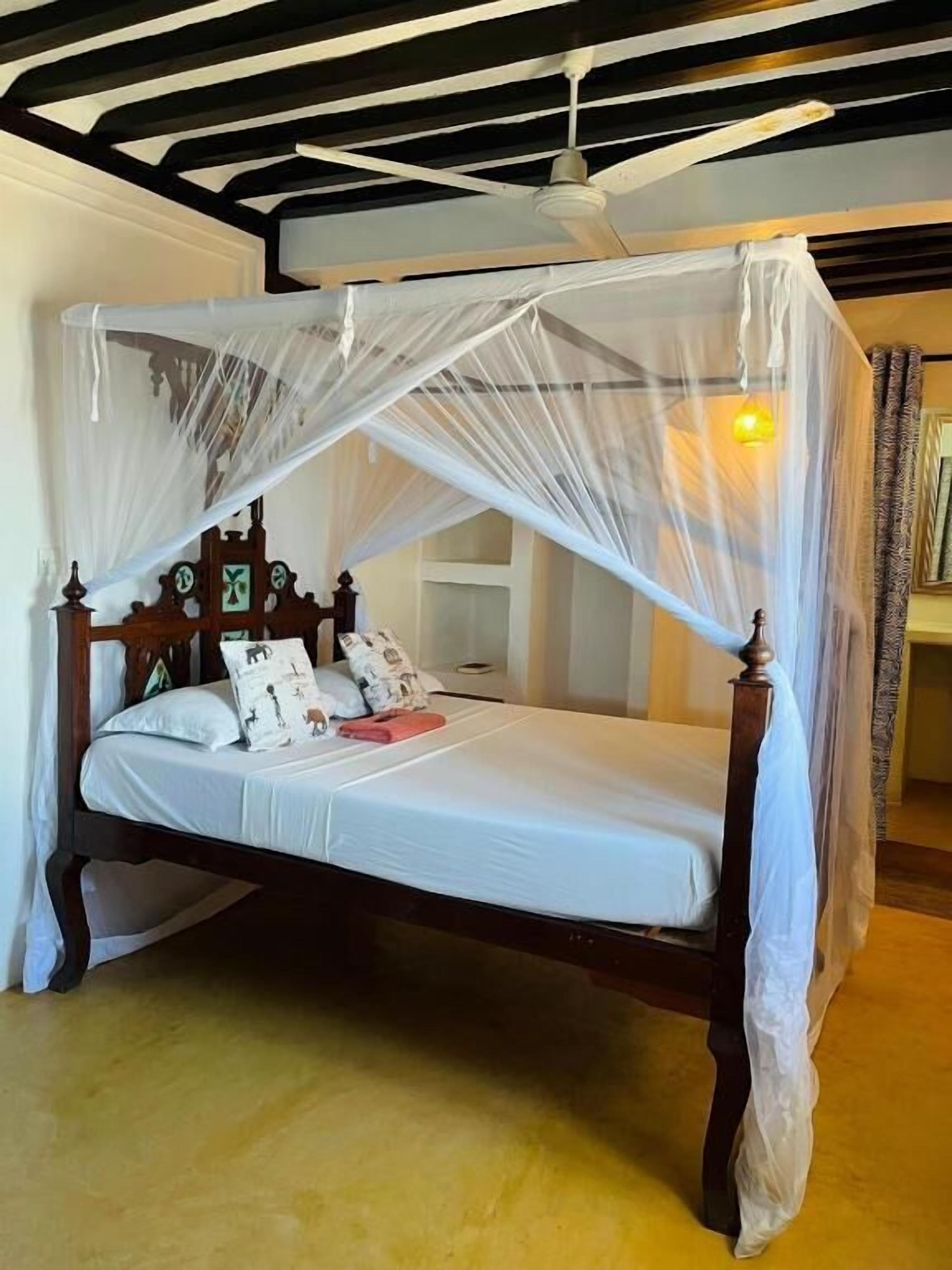 Free WiFi, bed sheets