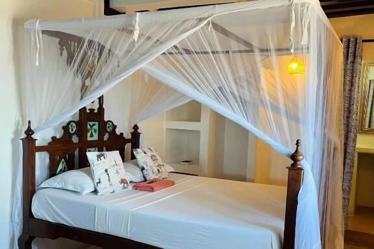 Free WiFi, bed sheets