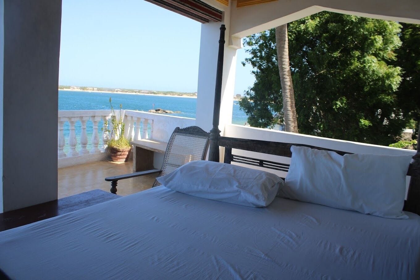 Free WiFi, bed sheets