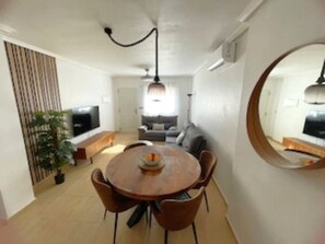 Smart TV - Stylish South House in Villamartin - Solarium and Poolview Terrace (Orihuela)