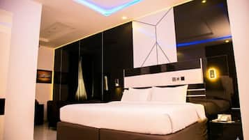 Desk, laptop workspace, free WiFi