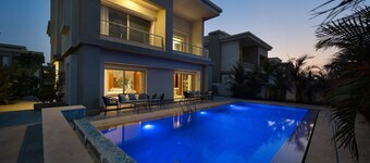 The Executive Villa @ CFC - Pool & Five Master BR