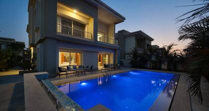 The Executive Villa @ CFC - Pool & Five Master BR