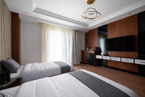 Iron/ironing board, WiFi, bed sheets - The Executive Villa @ CFC - Pool & Five Master BR (محافظة القاهرة‬)