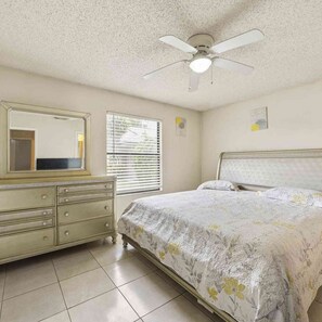 2 bedrooms, iron/ironing board, free WiFi, bed sheets - Fantastic 2-bedroom house with AC in charming Fort Pierce (Fort Pierce)