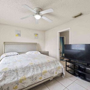2 bedrooms, iron/ironing board, free WiFi, bed sheets - Cozy Coastal Retreat in Fort Pierce. (Fort Pierce)