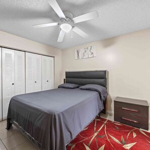 2 bedrooms, iron/ironing board, free WiFi, bed sheets - Fantastic 2-bedroom house with AC in charming Fort Pierce (Fort Pierce)