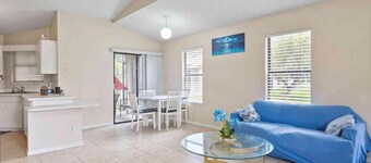 Lakeside Heated Pool Retreat – Family Friendly