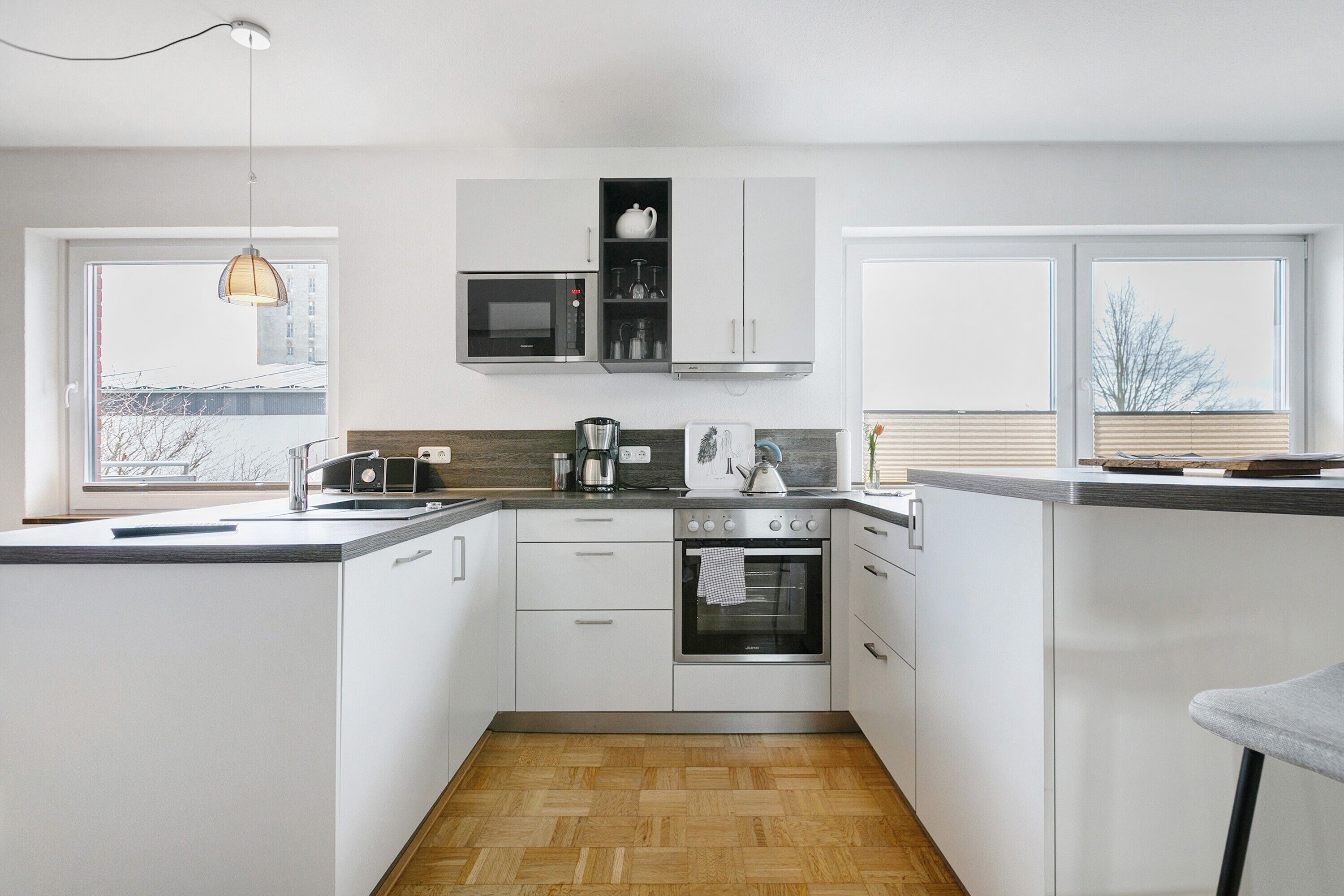 Microwave, dishwasher, coffee/tea maker, toaster