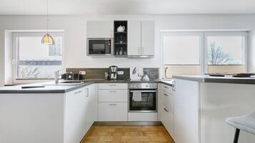 Microwave, dishwasher, coffee/tea maker, toaster