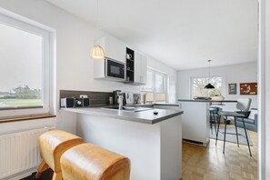 Microwave, dishwasher, coffee/tea maker, toaster