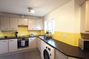 Private kitchen - Stylish 2-Bed flat near IKEA & J9 M6 Free Parking (Wednesbury)