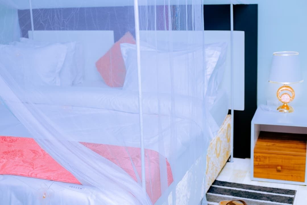 مكتب ومساحة عمل للكمبيوتر المحمول وواي فاي مجانًا