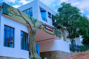 Exterior detail - Ibigabiro Hotel (Kagano)