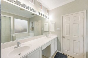 Boblebad, bidé, håndklær og såpe