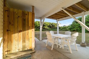 تناول الطعام بالخارج