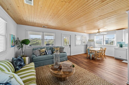 Buzzin to the Beach - Updated, EV Plug, Hot Tub & Dog Friendly