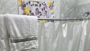 A bathroom with a bathtub, a toilet, and a bidet. - 1-bedroom apartment in marvelous Ocho Rios with AC comfort (Ocho Rios)