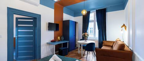 Iron/ironing board, free WiFi