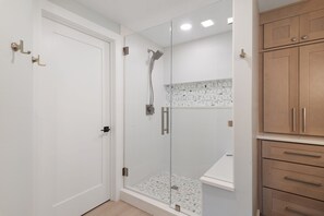 Douche, serviettes fournies