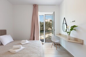 6 bedrooms, iron/ironing board, Internet, bed sheets - Countryside Villa with a Walk-in Free Form Pool (Rethymno)
