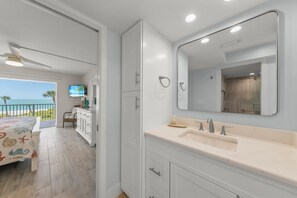 2 bedrooms, iron/ironing board, free WiFi, bed sheets - White Sands 25 | Beachfront Elegance on West Gulf Drive (Sanibel Island)