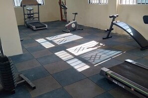 Fitness facility - Stylish 2BR Kilimani Retreat | Lift, Fast WiFi & Family-Friendly Comfort (Nairobi)
