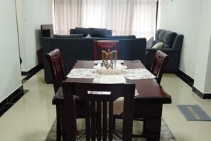 Dining - Stylish 2BR Kilimani Retreat | Lift, Fast WiFi & Family-Friendly Comfort (Nairobi)