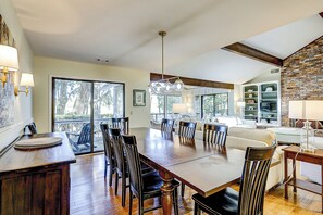 Interior - Sunset Rentals | North Sea Pines Drive 82 | Dog Friendly (Hilton Head Island)