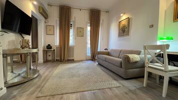 TV connectée, livres, chaßne hi-fi