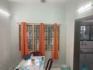 Dining - Beautiful 2-bedroom apartment with AC in charming Chennai-15 minute from Airport (Chennai)