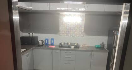 Beautiful 2-bedroom apartment with AC in charming Chennai-15 minute from Airport