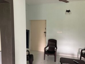 Interior - Beautiful 2-bedroom apartment with AC in charming Chennai-15 minute from Airport (Chennai)