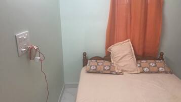 Iron/ironing board, Internet, bed sheets