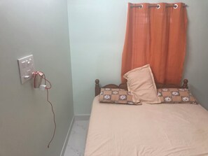 Iron/ironing board, Internet, bed sheets - Beautiful 2-bedroom apartment with AC in charming Chennai-15 minute from Airport (Chennai)