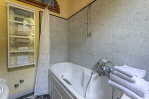 Shower, bidet, towels, toilet paper - Villa Liberty: Historic Villa with Private Pool & Period Frescoes (Parrana San Martino)